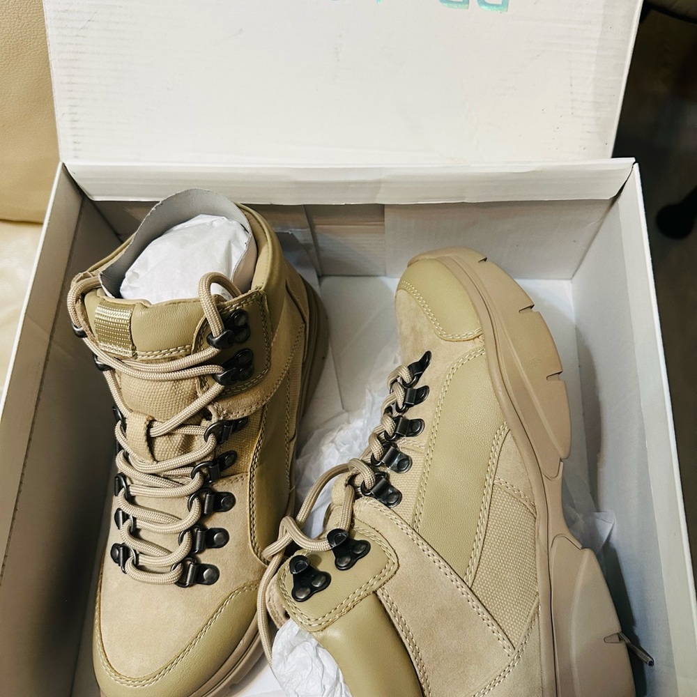 Hiking Hightop Sneaker beige tan Boot